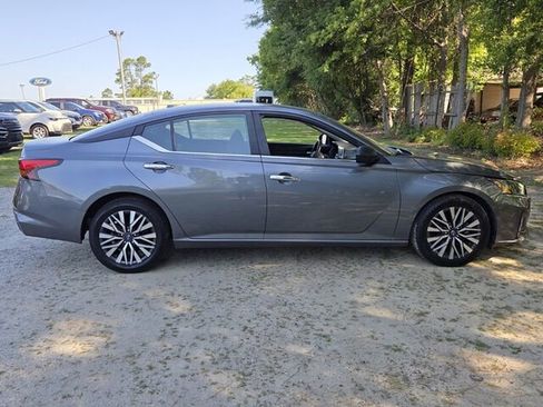 Used 2024 Nissan Altima 2.5 SV FWD image 14
