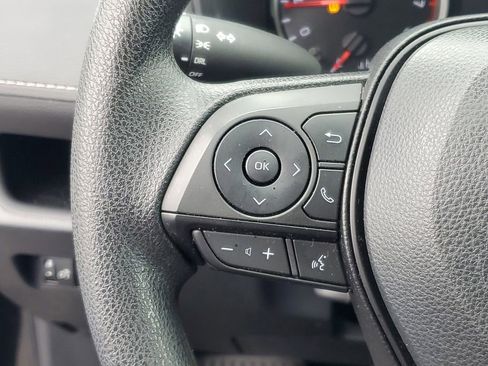 Used 2022 Toyota RAV4 LE FWD image 11