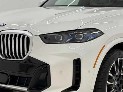Used 2024 BMW X5 xDrive40i w/ M Sport Package AWD/4WD image 12