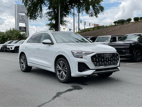 Used 2025 Audi Q8 Premium Plus AWD/4WD image 3