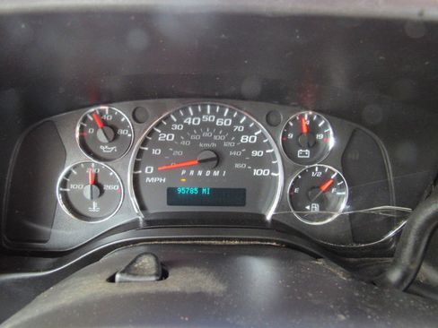 Used 2015 Chevrolet Express 2500 RWD image 31