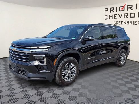 Used 2025 Chevrolet Traverse LT w/ Enhanced Driving Package FWD image 4