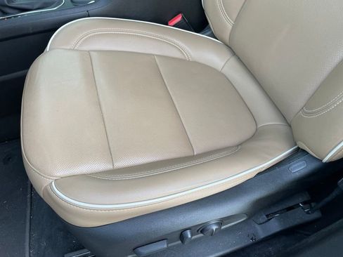 Used 2023 Chevrolet Traverse Premier FWD image 25