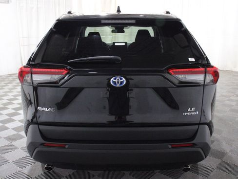 Used 2024 Toyota RAV4 LE AWD/4WD image 30