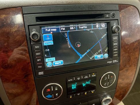 Used 2011 Chevrolet Suburban LTZ AWD/4WD image 15