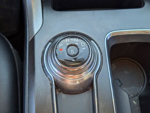 Used 2017 Ford Fusion SE w/ Equipment Group 201A image 19