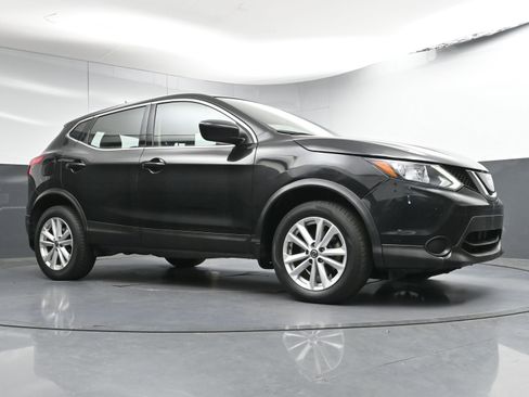 Used 2019 Nissan Rogue Sport S w/ Appearance Package image 17
