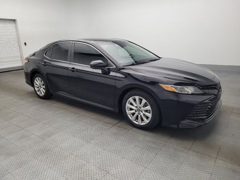 Used 2018 Toyota Camry LE image 11