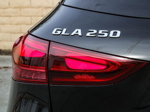 Certified 2026 Mercedes-Benz GLA 250 4MATIC image 10