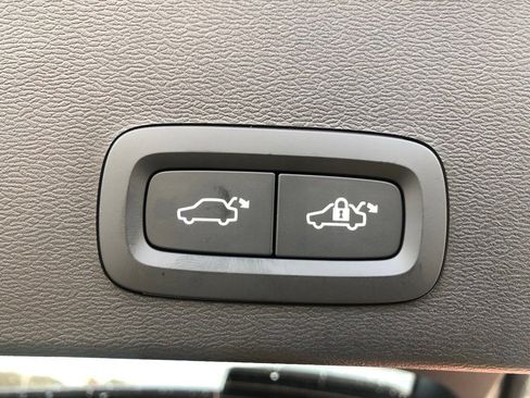 New 2026 Volvo XC40 B5 Ultra w/ Protection Package Premier image 39