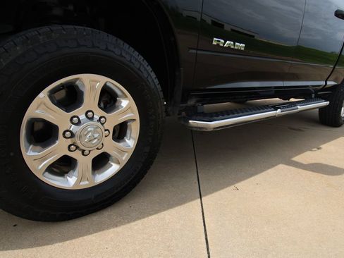 Used 2024 RAM 2500 Big Horn AWD/4WD image 10