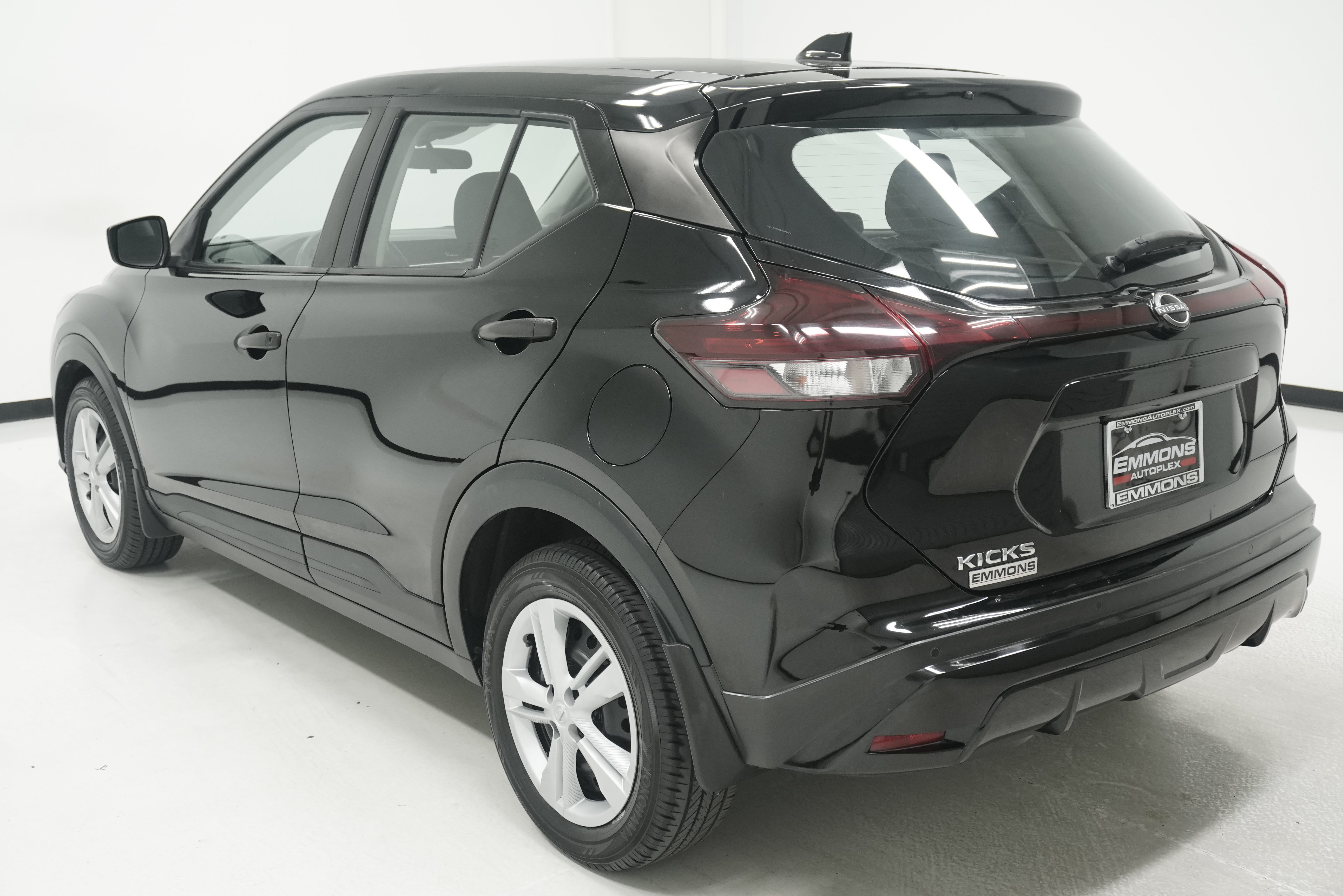 Used 2023 Nissan Kicks S FWD image 6