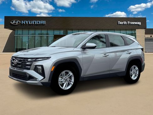 Used 2026 Hyundai Tucson SE FWD image 2
