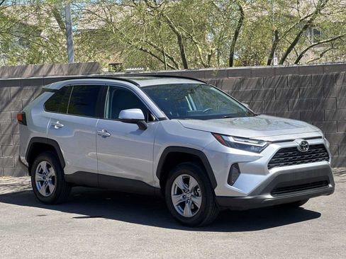 Used 2022 Toyota RAV4 XLE FWD image 2