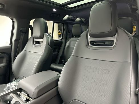 New 2026 Land Rover Defender 110 OCTA AWD/4WD image 22