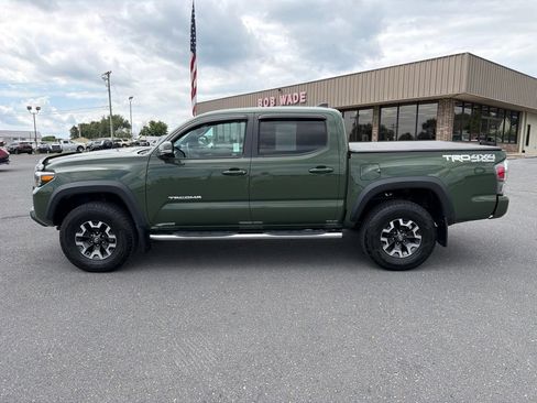 Used 2021 Toyota Tacoma TRD Off-Road w/ Technology Package AWD/4WD image 2