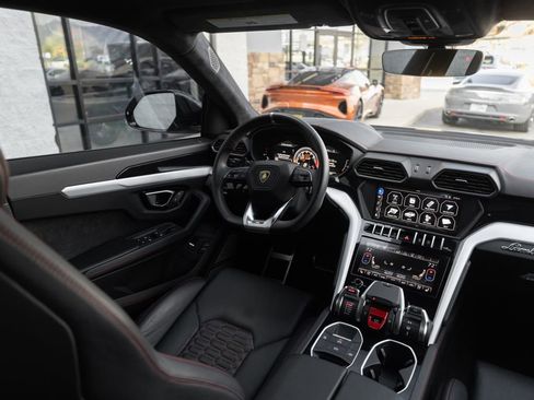 Used 2019 Lamborghini Urus image 12