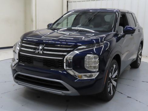 Used 2025 Mitsubishi Outlander SE FWD image 8