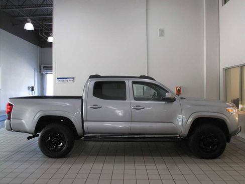 Used 2020 Toyota Tacoma SR image 13