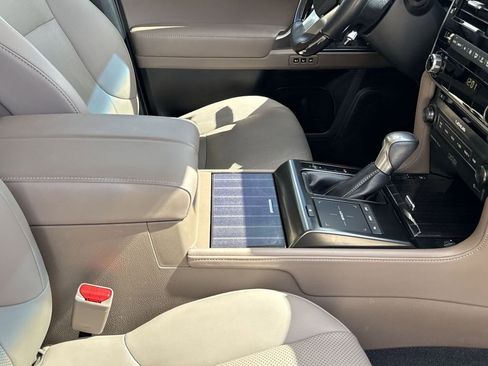 Used 2023 Lexus GX 460 Premium w/ Accessory Package image 24