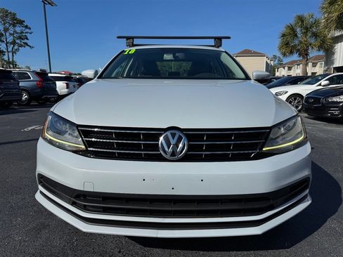 Used 2018 Volkswagen Jetta SE FWD image 3