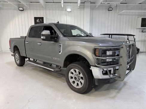 Used 2019 Ford F250 Lariat w/ Chrome Package image 7