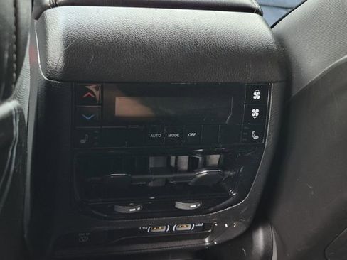 Used 2023 Jeep Grand Cherokee L Limited w/ Luxury Tech Group II image 28