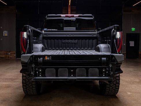 Used 2024 GMC Sierra 2500 AT4 w/ AT4 Premium Plus Package image 9