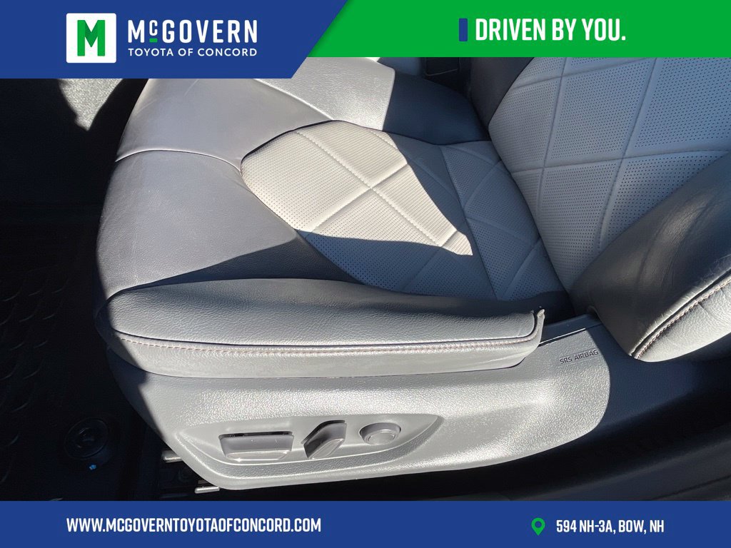 Used 2019 Toyota Camry XLE FWD image 12