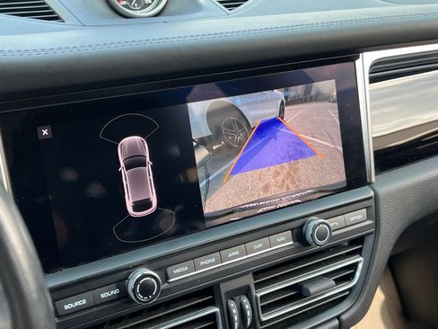 Certified 2020 Porsche Macan image 27