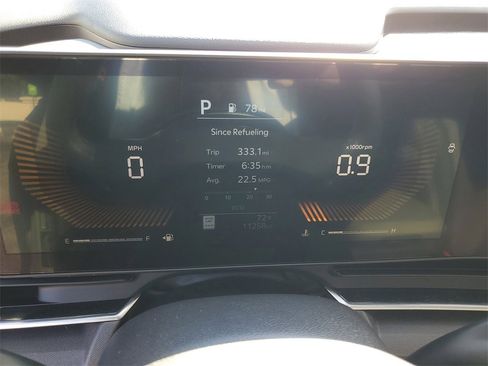 Used 2025 Kia Carnival EX image 13