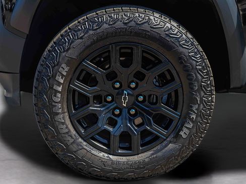 Used 2025 Chevrolet Colorado Trail Boss AWD/4WD image 29