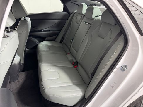 Used 2025 Hyundai Elantra Limited FWD image 12