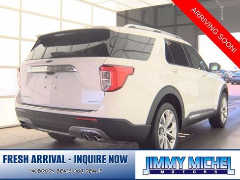 Used 2023 Ford Explorer Platinum w/ Technology Package AWD/4WD image 3