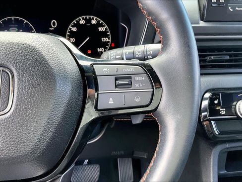 Used 2025 Honda Pilot TrailSport image 23