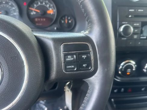 Used 2017 Jeep Patriot Latitude AWD/4WD image 23