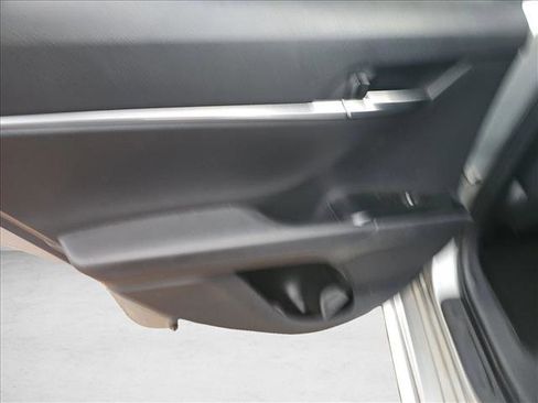 Used 2019 Toyota Camry SE image 10