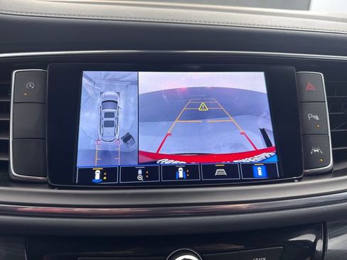 Used 2024 Buick Enclave Premium image 18