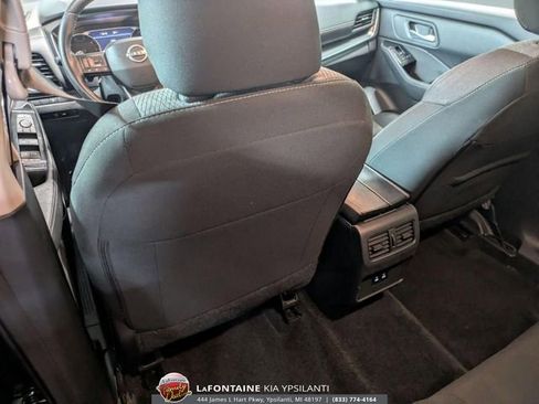Used 2025 Nissan Rogue SV FWD image 28