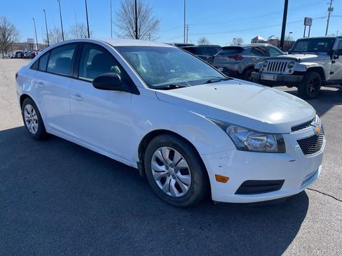 Used 2014 Chevrolet Cruze LS image 2