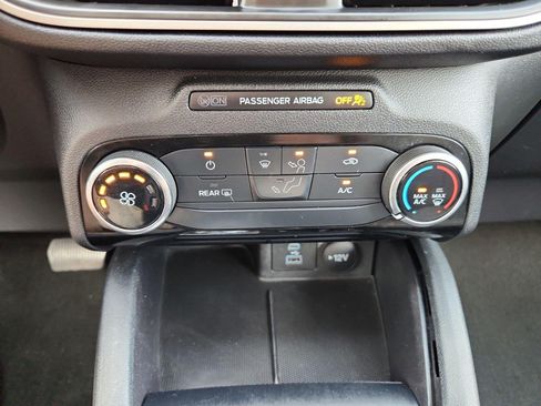 Used 2022 Ford Escape SE FWD image 12