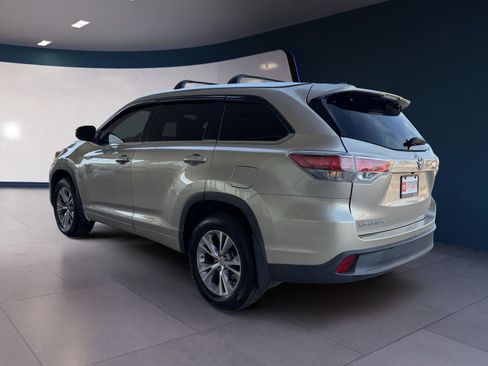 Used 2015 Toyota Highlander XLE FWD image 3