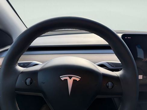 Used 2023 Tesla Model Y Long Range image 18