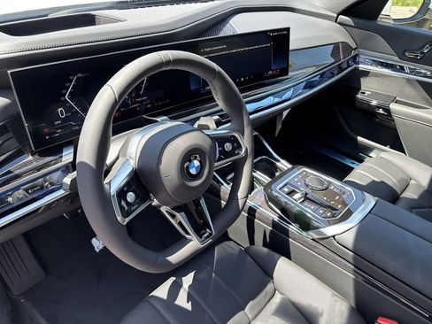 Used 2026 BMW 760i xDrive w/ Luxury Rear Seating Package AWD/4WD image 11