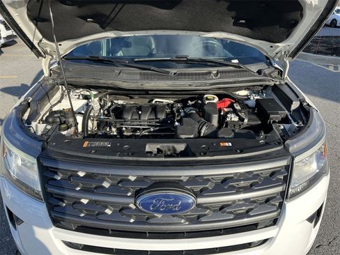 Used 2018 Ford Explorer XLT w/ Equipment Group 202A image 29