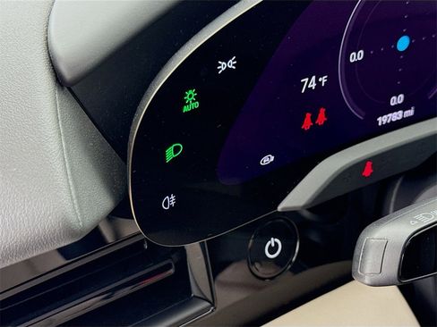 Used 2023 Porsche Taycan image 14