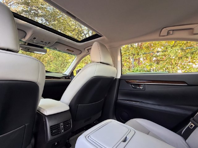 Used 2017 Lexus ES 350 w/ Luxury Package FWD image 34