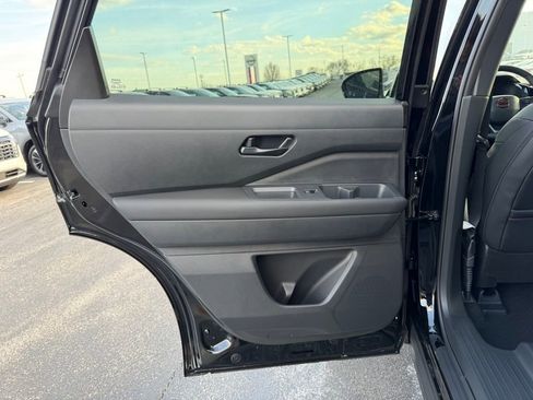 New 2026 Nissan Pathfinder SV image 25