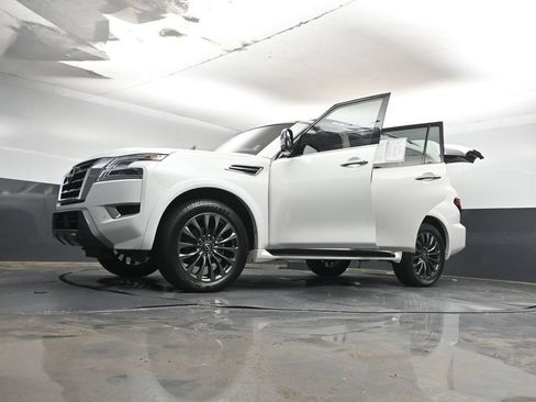 Used 2024 Nissan Armada Platinum w/ Captain's Chairs Package RWD image 42
