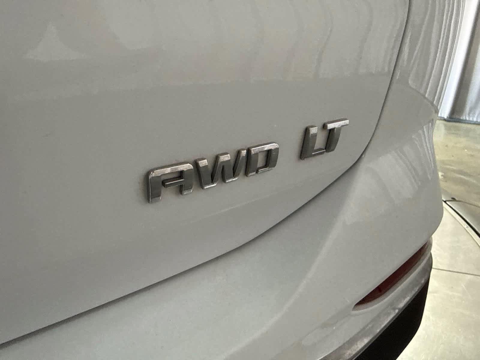 Used 2019 Chevrolet Equinox LT AWD/4WD image 16